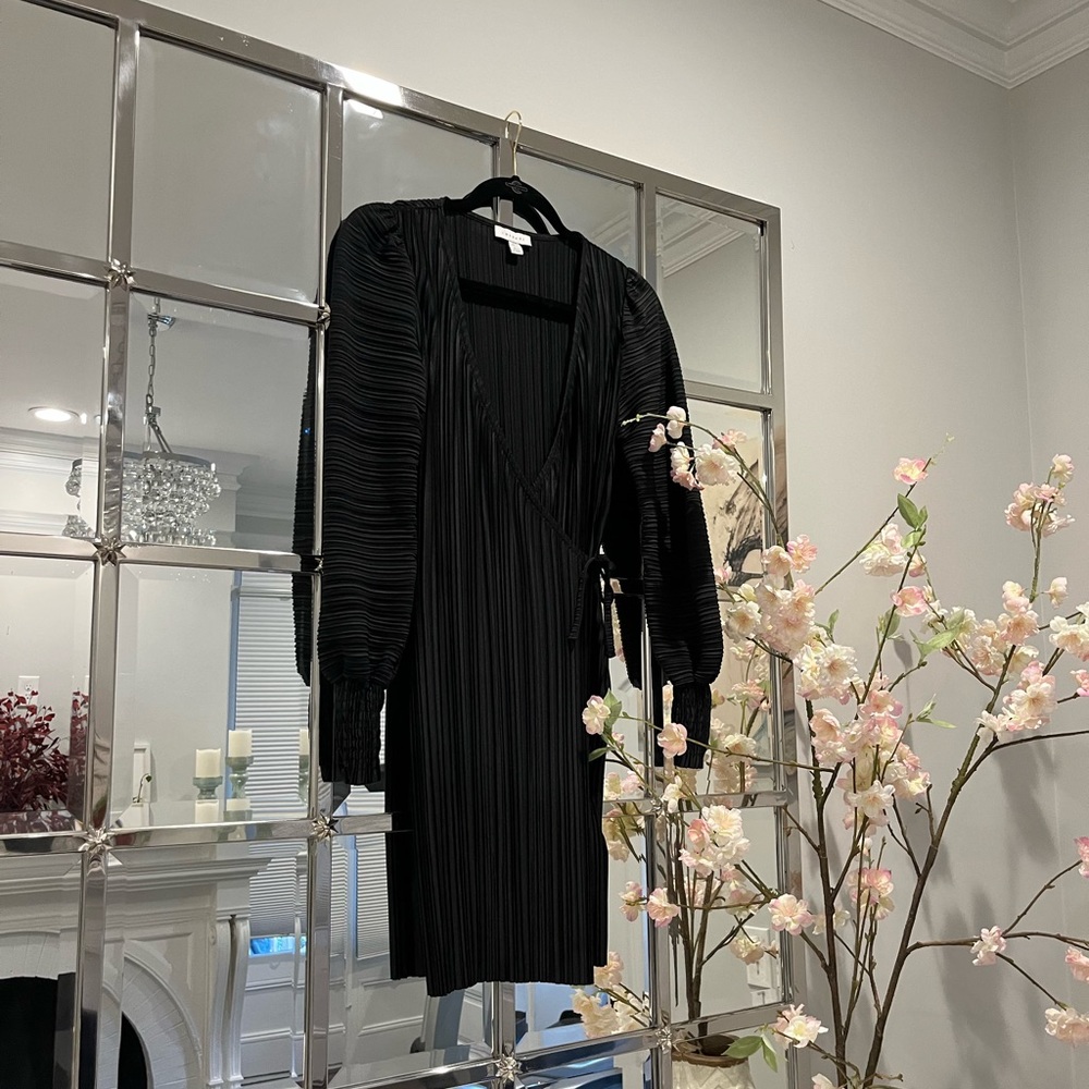 BLACK PLEATED TOP SHOP WRAP DRESS